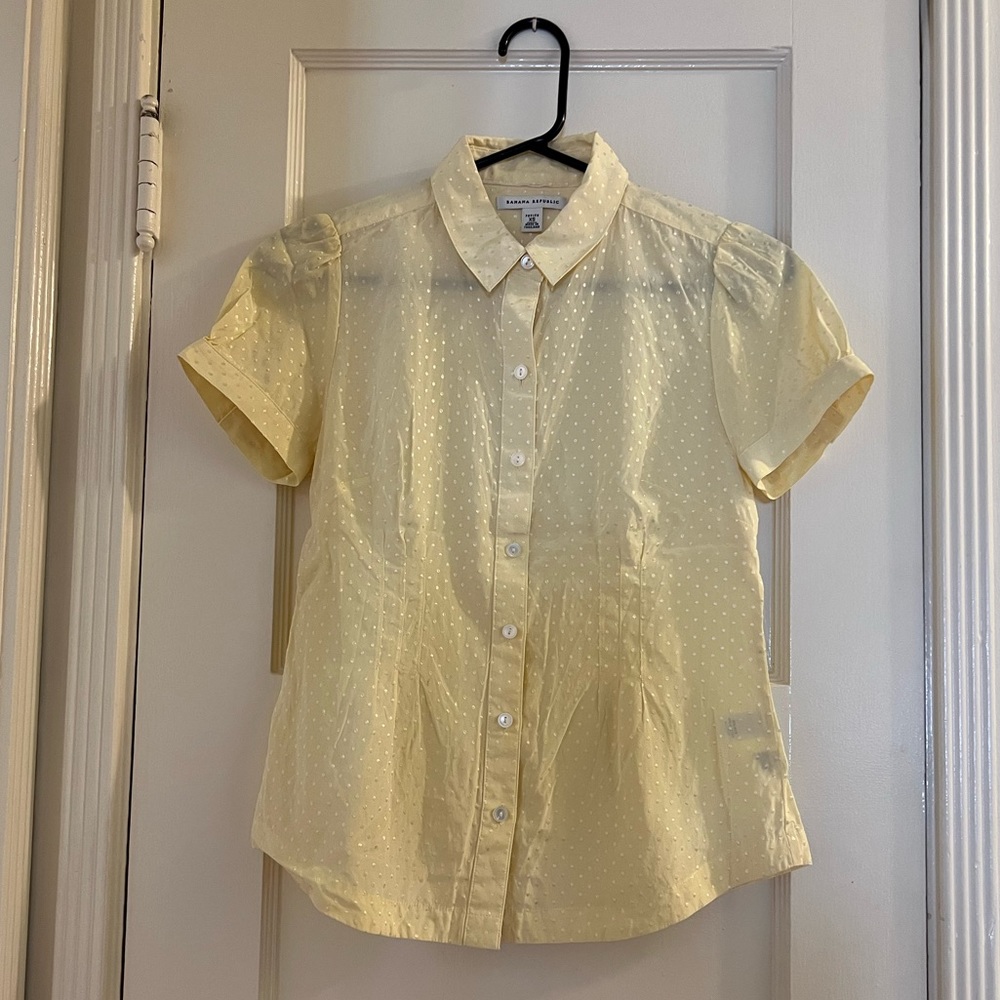 Banana Republic Short Sleeve Blouse in Pastel Yellow (size Petite XS)